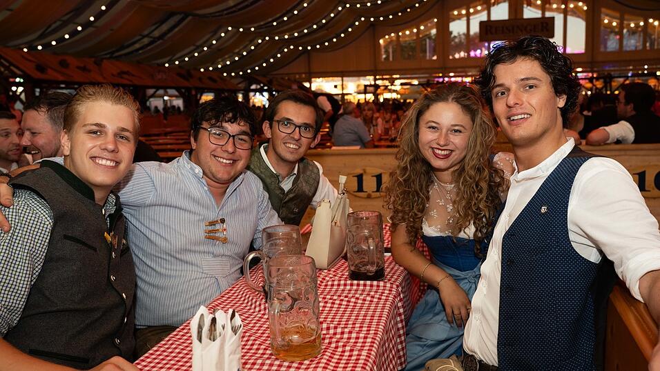 Die Partybilder vom Mittwoch, 12. August, aus dem Festzelt Reisinger. Die Partybilder vom Mittwoch, 12. August, aus dem Festzelt Reisinger.