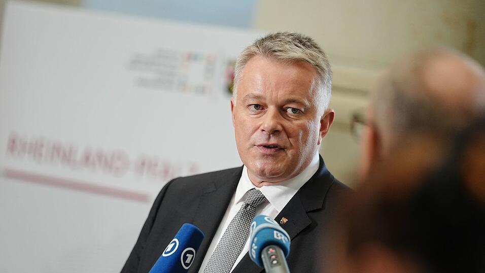 Der rheinland-pfälzische Ministerpräsident Gordon Schnieder bleibt länger Vorsitzender der Ministerpräsidentenkonferenz. (Archivbild) Der rheinland-pfälzische Ministerpräsident Gordon Schnieder bleibt länger Vorsitzender der Ministerpräsidentenkonferenz. (Archivbild)