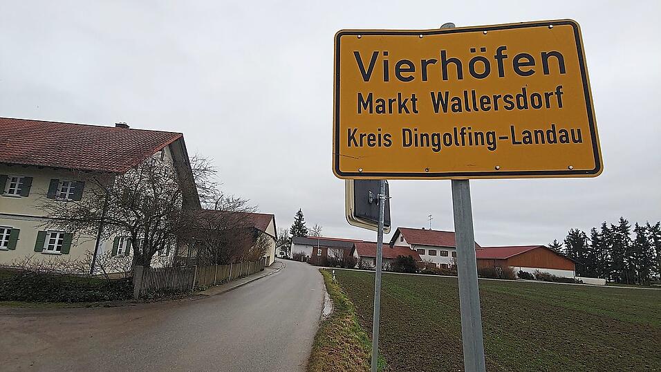 Nur ein paar Häuser und Höfe gibt es in Vierhöfen. Um den Bewohnern Zugang zu sauberem Wasser zu ermöglichen, muss der Markt Wallersdorf möglicherweise viel Geld ausgeben. Nur ein paar Häuser und Höfe gibt es in Vierhöfen. Um den Bewohnern Zugang zu sauberem Wasser zu ermöglichen, muss der Markt Wallersdorf möglicherweise viel Geld ausgeben.