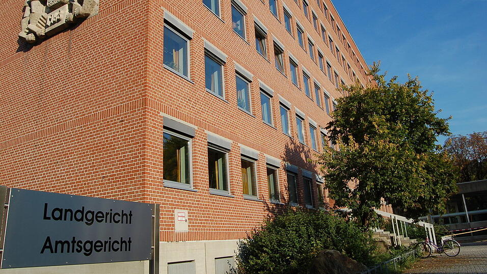 Der 19-Jährige war der Polizei schon vorher bekannt. Jetzt verurteilte ihn das Amtsgericht Landshut. (Symbolbild) Der 19-Jährige war der Polizei schon vorher bekannt. Jetzt verurteilte ihn das Amtsgericht Landshut. (Symbolbild)