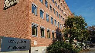 Der 19-Jährige war der Polizei schon vorher bekannt. Jetzt verurteilte ihn das Amtsgericht Landshut. (Symbolbild)