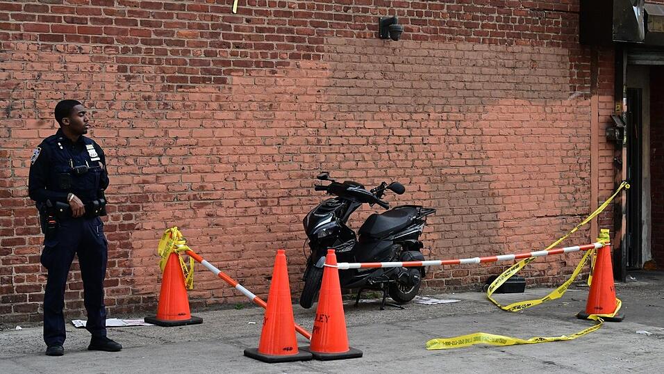Die Polizei stellte den Roller sicher und wertet Videoaufnahmen aus.