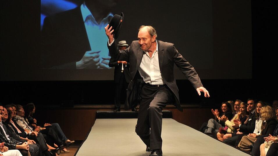 Michael Mendl stand ein Vierteljahrhundert auf Theaterbühnen. Erst mit 49 Jahren kam er zum Film. Michael Mendl stand ein Vierteljahrhundert auf Theaterbühnen. Erst mit 49 Jahren kam er zum Film.