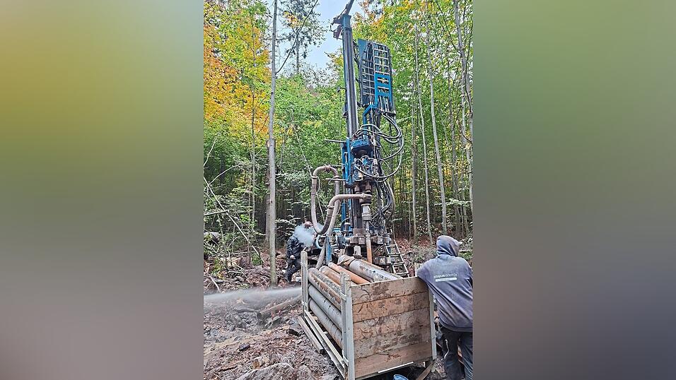 Im Waldgebiet Rieselh&auml;ng f&uuml;hrt die Firma Tafelmeier derzeit Probebohrungen f&uuml;r einen weiteren Tiefbrunnen durch.