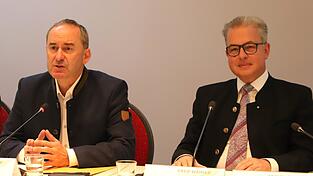 Freie-Wähler-Chef Hubert Aiwanger (l.) und Florian Streibl, FW-Fraktionsvorsitzender im Landtag, fordern eine andere Asylpolitik.