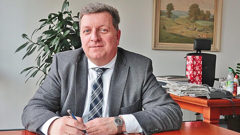 Landrat Bernreiter mit Blick auf die Polder-Diskussion: 'Ich bin im Katastrophensommer 2013 am Damm gestanden und habe gesehen, welche Kraft das Wasser hat. Damals habe ich mir geschworen, alles in unserer Macht Stehende zu tun, damit es nicht erneut zu diesen Überschwemmungen im bewohnten Bereich kommen wird.' Landrat Bernreiter mit Blick auf die Polder-Diskussion: 'Ich bin im Katastrophensommer 2013 am Damm gestanden und habe gesehen, welche Kraft das Wasser hat. Damals habe ich mir geschworen, alles in unserer Macht Stehende zu tun, damit es nicht erneut zu diesen Überschwemmungen im bewohnten Bereich kommen wird.'