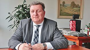 Landrat Bernreiter mit Blick auf die Polder-Diskussion: 'Ich bin im Katastrophensommer 2013 am Damm gestanden und habe gesehen, welche Kraft das Wasser hat. Damals habe ich mir geschworen, alles in unserer Macht Stehende zu tun, damit es nicht erneut zu diesen &Uuml;berschwemmungen im bewohnten Bereich kommen wird.'