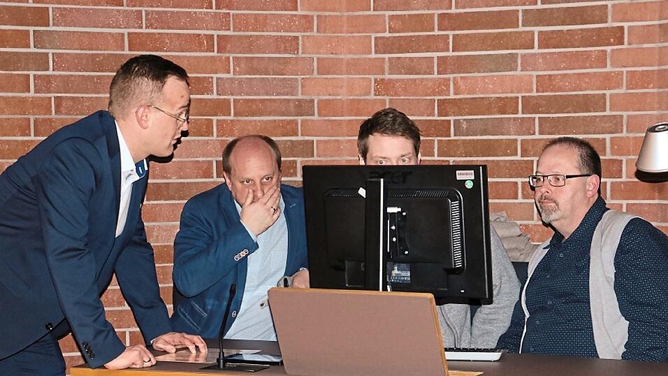 Ratlose Blicke auch bei den Mitarbeitern im Landratsamt.