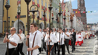 Am Fronleichnamstag findet in der Landshuter Innenstadt eine Prozession statt. (Archivfoto) Am Fronleichnamstag findet in der Landshuter Innenstadt eine Prozession statt. (Archivfoto)