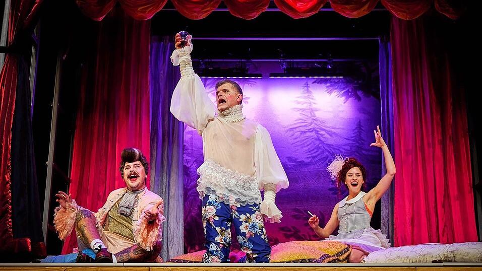 Ausdrucksstark: Alessandro Scheuerer (links) in &bdquo;Der eingebildete Kranke&ldquo;.