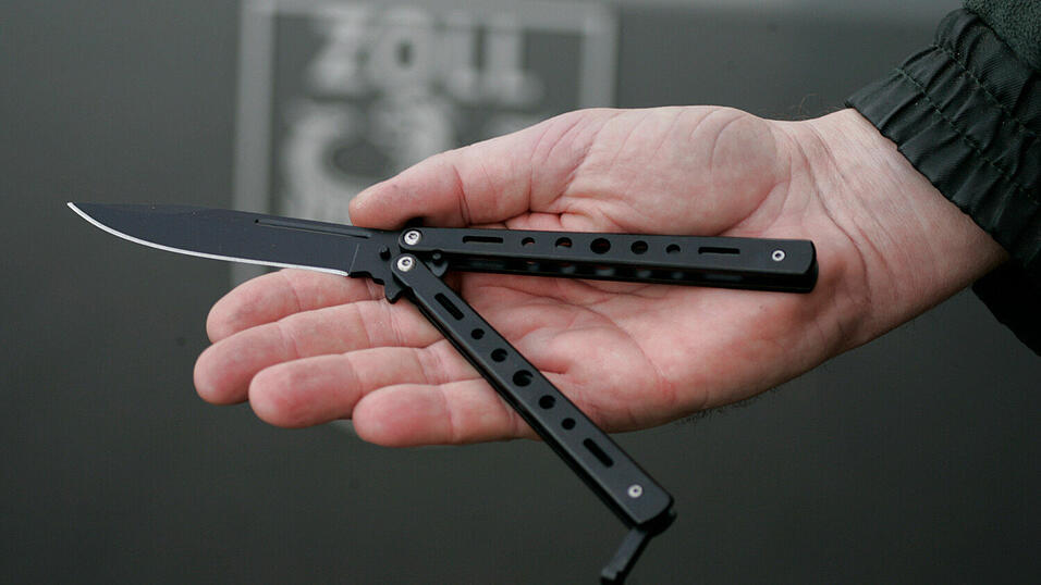 Verboten: Butterflymesser oder auch Balisong (symbolfoto).