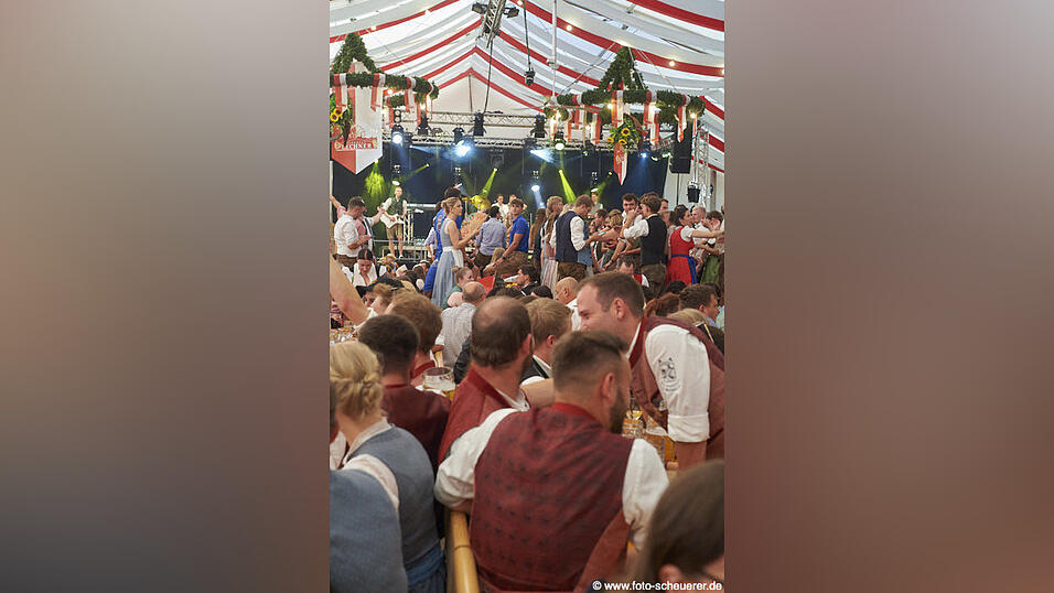 Die Partybilder vom Samstag, 8. August, aus dem Festzelt Lechner. Die Partybilder vom Samstag, 8. August, aus dem Festzelt Lechner.