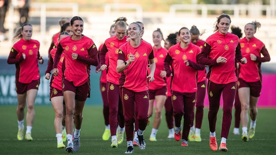 Deutsches Fußball-Nationalteam beim Training in Düsseldorf.