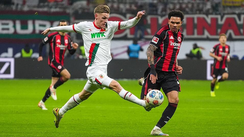 Viel Kampf, wenig Glanz im Duell zwischen Frankfurt und Augsburg. Viel Kampf, wenig Glanz im Duell zwischen Frankfurt und Augsburg.