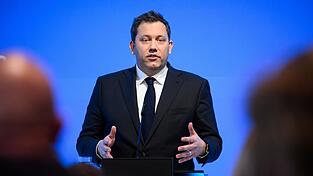 Lars Klingbeil (SPD), Bundesminister der Finanzen und Vorsitzender der SPD, spricht am Mittwoch bei der Veranstaltung der Bertelsmann-Stiftung in Berlin.