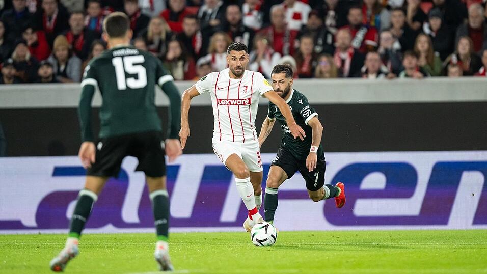 Goldenes Füßchen: Vincenzo Grifo (M) traf per Freistoß zum Freiburger 1:0. Goldenes Füßchen: Vincenzo Grifo (M) traf per Freistoß zum Freiburger 1:0.