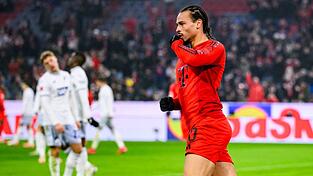 Leroy Sane jubelt nach seinem Treffer zum 4:0.