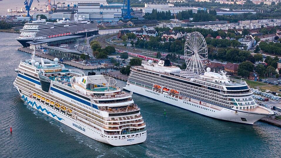 In Norddeutschland ist die Kreuzfahrt ein Wirtschaftsfaktor. Die wichtigsten Häfen sind: Hamburg, Kiel, Rostock-Warnemünde, Bremerhaven. (Archivbild) In Norddeutschland ist die Kreuzfahrt ein Wirtschaftsfaktor. Die wichtigsten Häfen sind: Hamburg, Kiel, Rostock-Warnemünde, Bremerhaven. (Archivbild)
