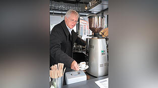 Christian Stallmeier mit seinem Lieblingsgetränk: Espresso.