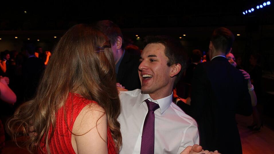 Die Bilder vom Abschlussball der Tanzschule Seidel in der Fraunhofer-Halle am 28. November. Die Bilder vom Abschlussball der Tanzschule Seidel in der Fraunhofer-Halle am 28. November.