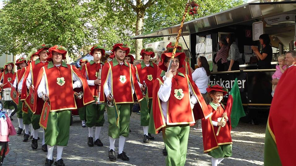 Der Spielmannszug beim Einzug zum B&uuml;rgerfest.
