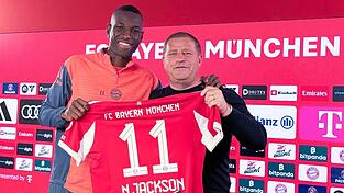Der Stürmer wird im Bayern-Trikot mit der 11 auflaufen.