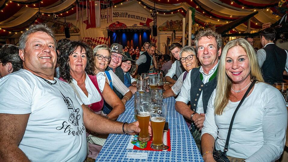 Die Partybilder vom Montag, 17. August, aus dem Festzelt Greindl. Die Partybilder vom Montag, 17. August, aus dem Festzelt Greindl.