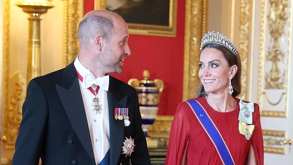 Prinzessin Kate (r.) und Prinz William waren lächelnd auf mehreren Bildern zu sehen. Prinzessin Kate (r.) und Prinz William waren lächelnd auf mehreren Bildern zu sehen.