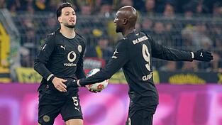Der eingewechselte Bensebaini (l) war Matchwinner f&uuml;r den BVB.