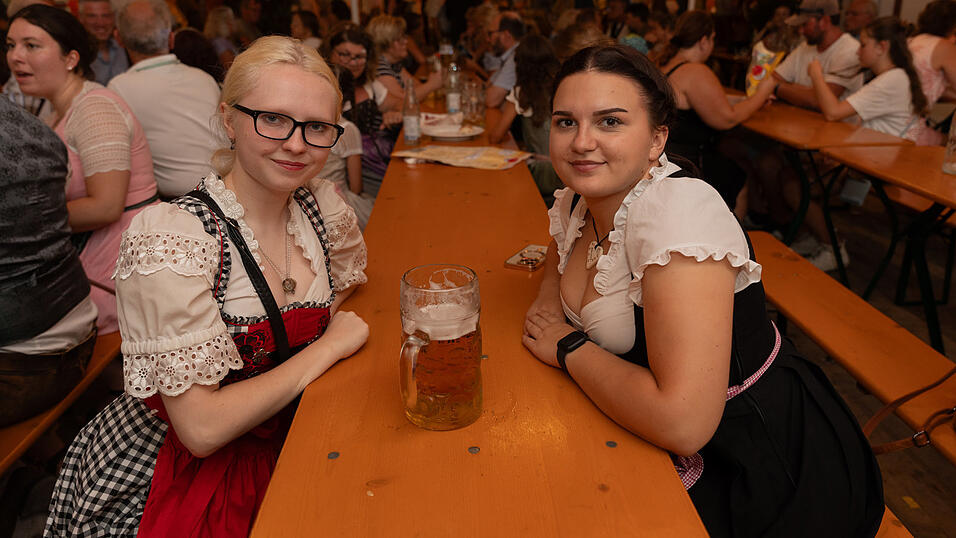 Die Partybilder vom Montag, 21. August 2023, aus dem Festzelt Greindl. Die Partybilder vom Montag, 21. August 2023, aus dem Festzelt Greindl.