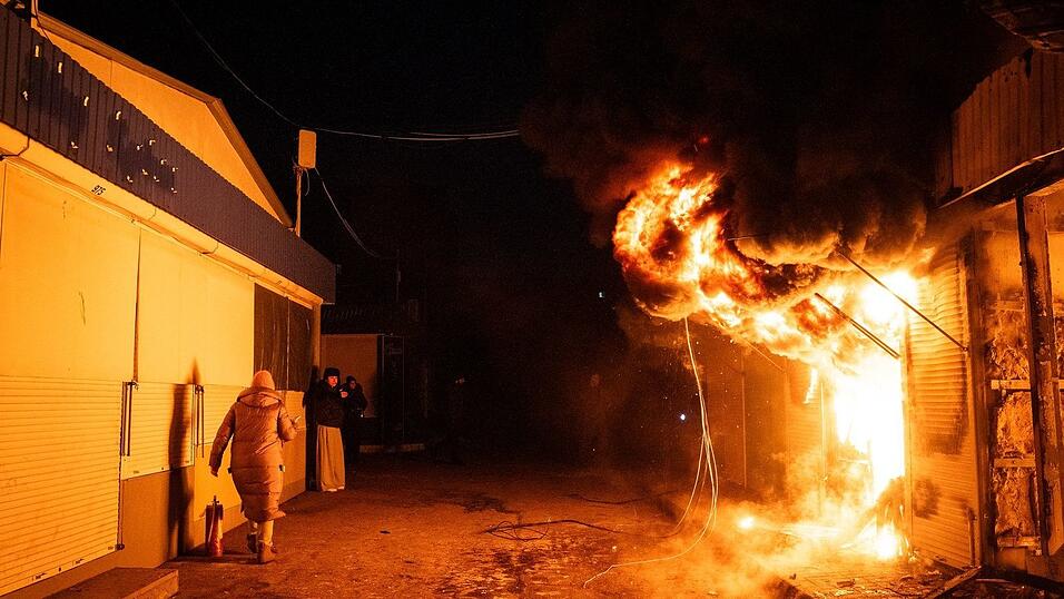 Russische Drohnenangriffe trafen in der Nacht erneut ukrainische St&auml;dte.