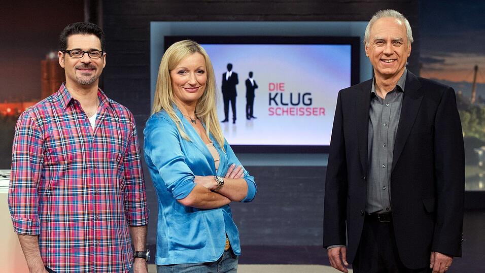 Monika Gruber zusammen mit den Kabarettisten Rick Kavanian und Bruno Jonas vor der Aufzeichnung der Satiresendung 'Die Klugscheißer' am 22. Mai 2013 in einem Studio des Bayerischen Rundfunks in Unterföhring bei München. Monika Gruber zusammen mit den Kabarettisten Rick Kavanian und Bruno Jonas vor der Aufzeichnung der Satiresendung 'Die Klugscheißer' am 22. Mai 2013 in einem Studio des Bayerischen Rundfunks in Unterföhring bei München.