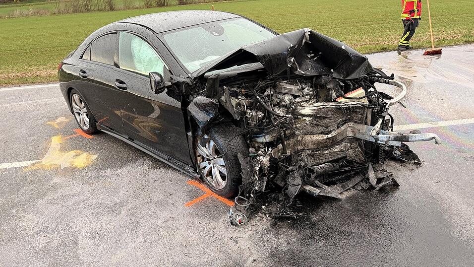 Bei Unterglaim ereignete sich ein schwerer Unfall. Bei Unterglaim ereignete sich ein schwerer Unfall.