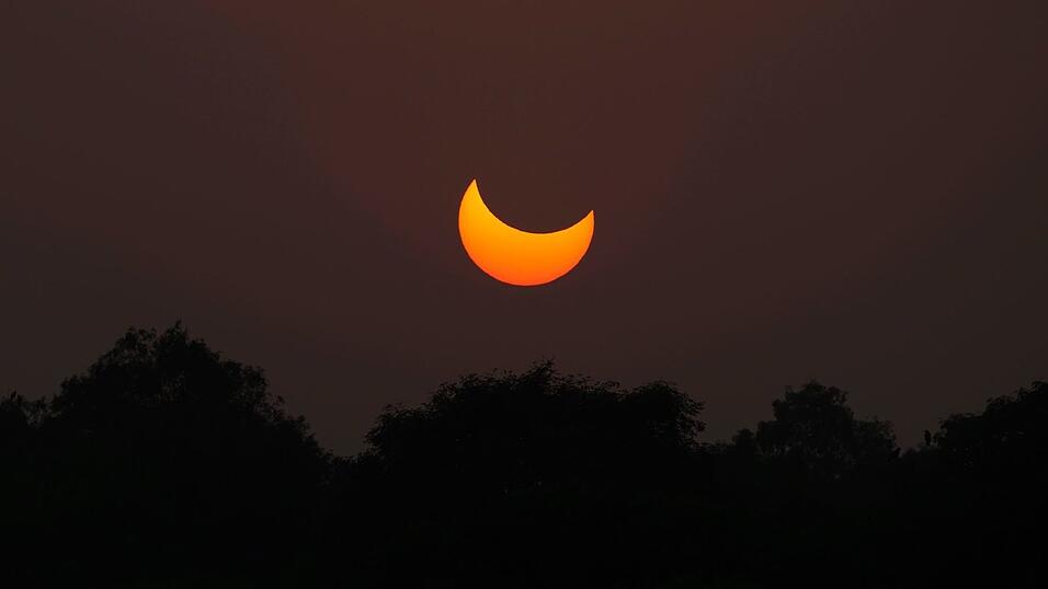 Eine partielle Sonnenfinsternis - aufgenommen 2022 über Lahore in Pakistan. (Archivbild) Eine partielle Sonnenfinsternis - aufgenommen 2022 über Lahore in Pakistan. (Archivbild)