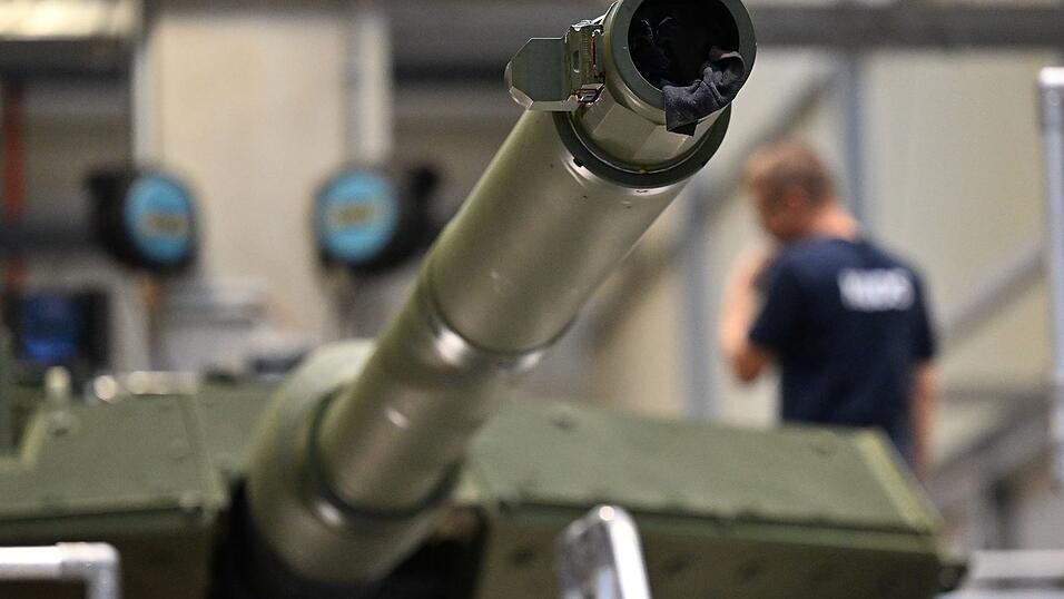 Das Kanonenrohr eines Leopard-Panzers von KNDS. Das Kanonenrohr eines Leopard-Panzers von KNDS.