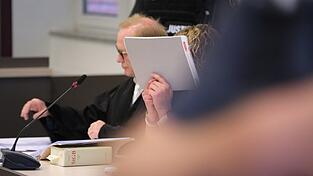 Vor dem Landgericht in Dessau-Roßlau ist eine Zwillingsmutter nach dem Tod ihrer Kinder verurteilt worden. (Archivbild) Vor dem Landgericht in Dessau-Roßlau ist eine Zwillingsmutter nach dem Tod ihrer Kinder verurteilt worden. (Archivbild)