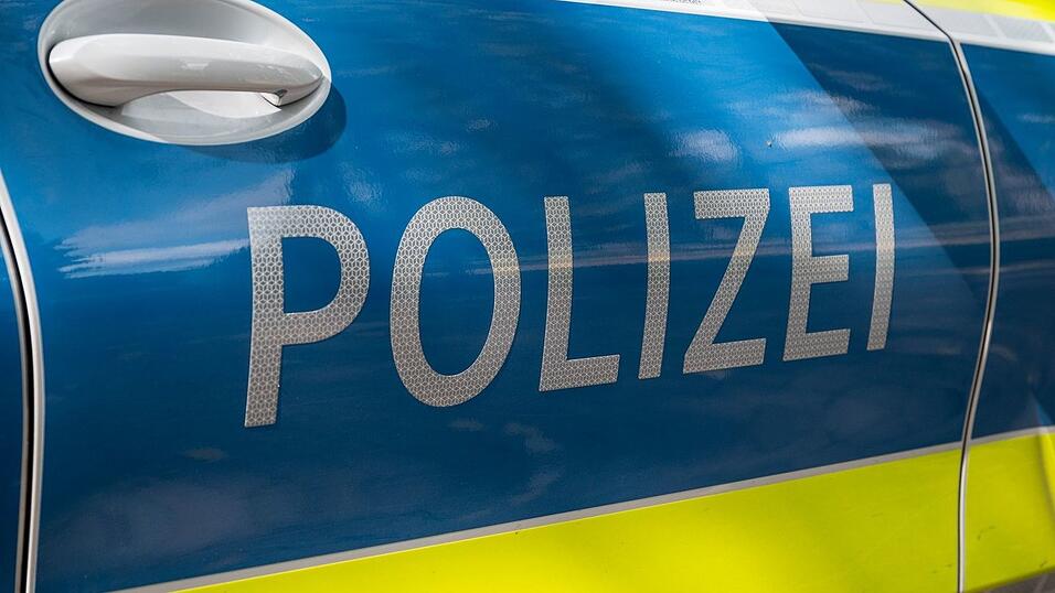 Die Polizei will herausfinden, wie das Auto damals in den Lech geraten war. (Symbolbild) Die Polizei will herausfinden, wie das Auto damals in den Lech geraten war. (Symbolbild)