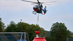 Rund 300 Einsatzkr&auml;fte waren vor Ort.