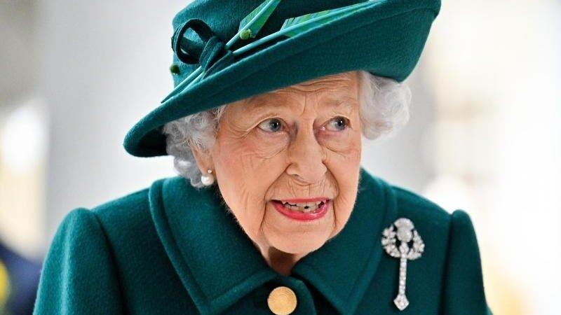 Königin Elizabeth II. ist 95 Jahre alt und muss nun eine Corona-Infektion überstehen. Königin Elizabeth II. ist 95 Jahre alt und muss nun eine Corona-Infektion überstehen.