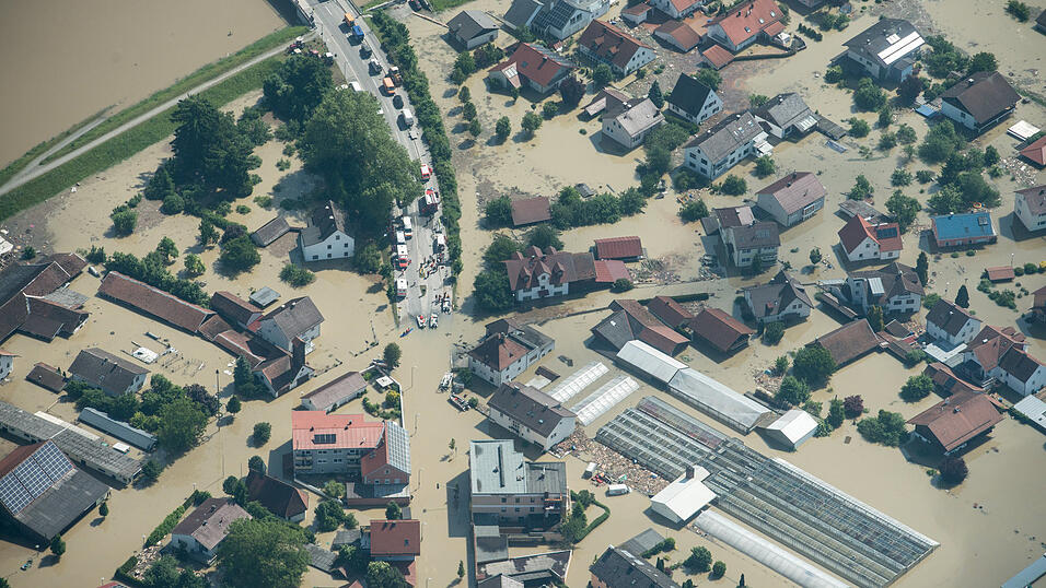Die Hochwasserkatastrophe im Sommer 2013 im Landkreis Deggendorf ist auch für Katastrophenschutzleiter Thomas Kindel besonders. Denn hier waren unmittelbar hunderte von Menschenleben in Gefahr.
