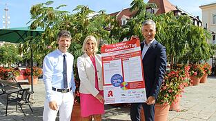 Freuen sich auf den sechsten Gesundheitstag am Oberen Stadtplatz (v. l.): Apotheker Stefan Obermeier, dritte Bürgermeisterin Renate Wasmeier und Stadtmarketing-Vorsitzender Andreas Höhn.