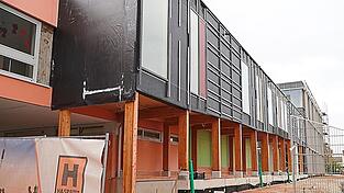 Der Zugang zum Neubau ist fast fertig. Nur noch die Deckenverkleidung fehlt.