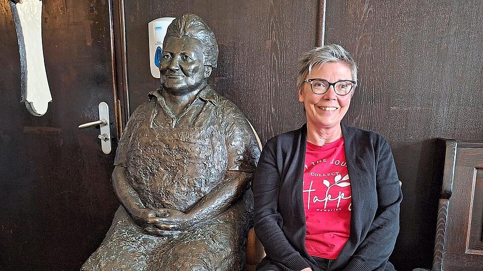 Für Claudia Denk (r.) ist Rosa Bayer immer noch allgegenwärtig. Für Claudia Denk (r.) ist Rosa Bayer immer noch allgegenwärtig.