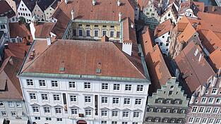 Diese Archivaufnahme zeigt die Landshuter Stadtresidenz mit dem Deutschen Bau zur Altstadt hin und dem Italienischen Bau Richtung Ländgasse vor der Sanierung. Diese Archivaufnahme zeigt die Landshuter Stadtresidenz mit dem Deutschen Bau zur Altstadt hin und dem Italienischen Bau Richtung Ländgasse vor der Sanierung.