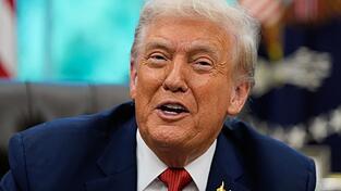 US-Präsident Trump will Zölle in Höhe von 100 Prozent auf importierte Arzneimittel erheben lassen.