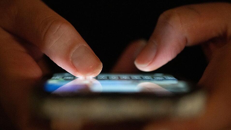 Mehrere Apps und Anbieter nutzen die Ausnahme von den europ&auml;ischen Datenschutzregeln, etwa Microsoft, LinkedIn oder Google. (Symbolbild)