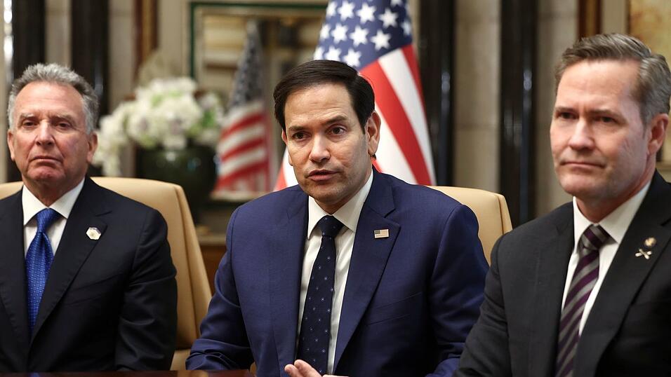 Für die USA sollen Witkoff (l) und Rubio (M) die Gespräche leiten. (Archivbild)