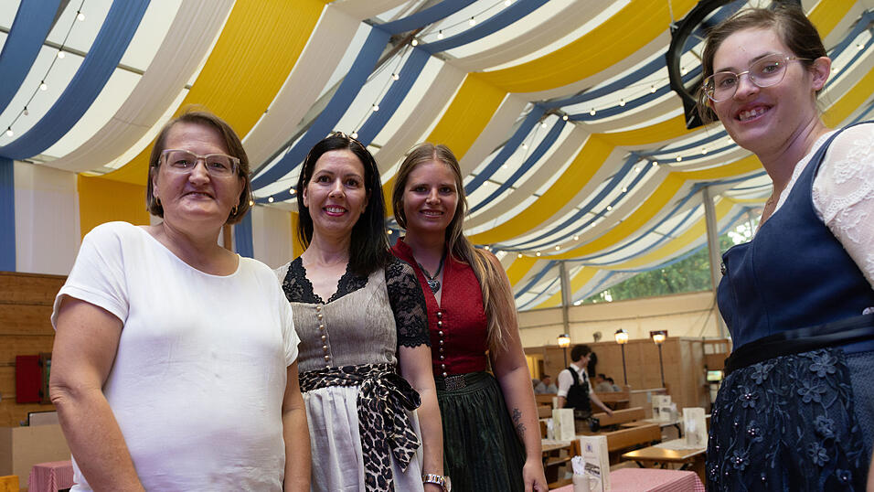 Die Partybilder vom Dienstag, 11. August, aus dem Festzelt Reisinger. Die Partybilder vom Dienstag, 11. August, aus dem Festzelt Reisinger.