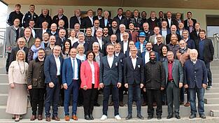 Die zahlreichen Gäste konnten sich vom beeindruckenden Zusammenhalt der Teisbacher selbst ein Bild machen. Die zahlreichen Gäste konnten sich vom beeindruckenden Zusammenhalt der Teisbacher selbst ein Bild machen.