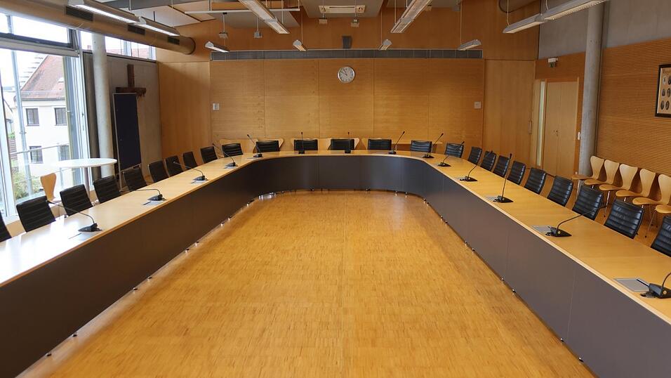 Freie Wähler und CSU stellen einen Bürgermeisterkandidaten in Roding. Die anderen Stadtratsfraktionen halten sich noch bedeckt.